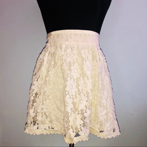 American Eagle Lace Skirt - Picture 3 of 7